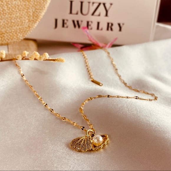 Seashell -Pearl CZ Pendant Dainty Chain Necklace in Gold - Picture 6 of 10